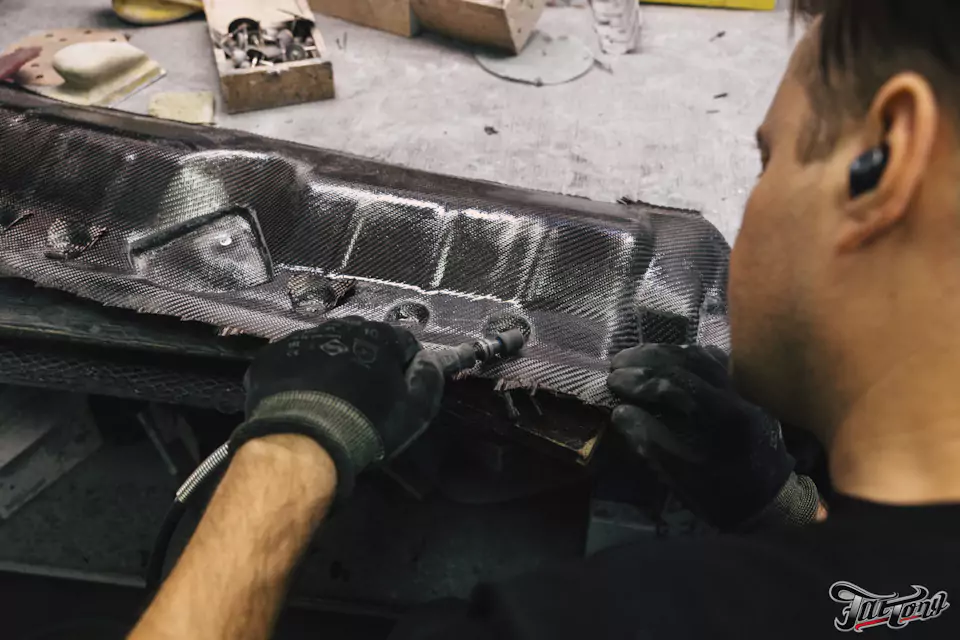 Ламинация карбонового впуска на Audi RS6 кованым карбоном